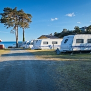 Campingvogner på campingplass